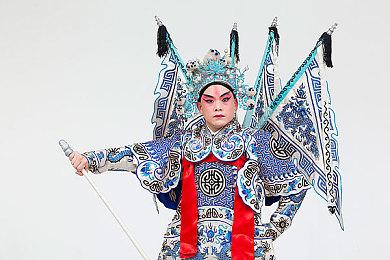 在Geoff科隆展开幕夜节目上展示作品并不便宜